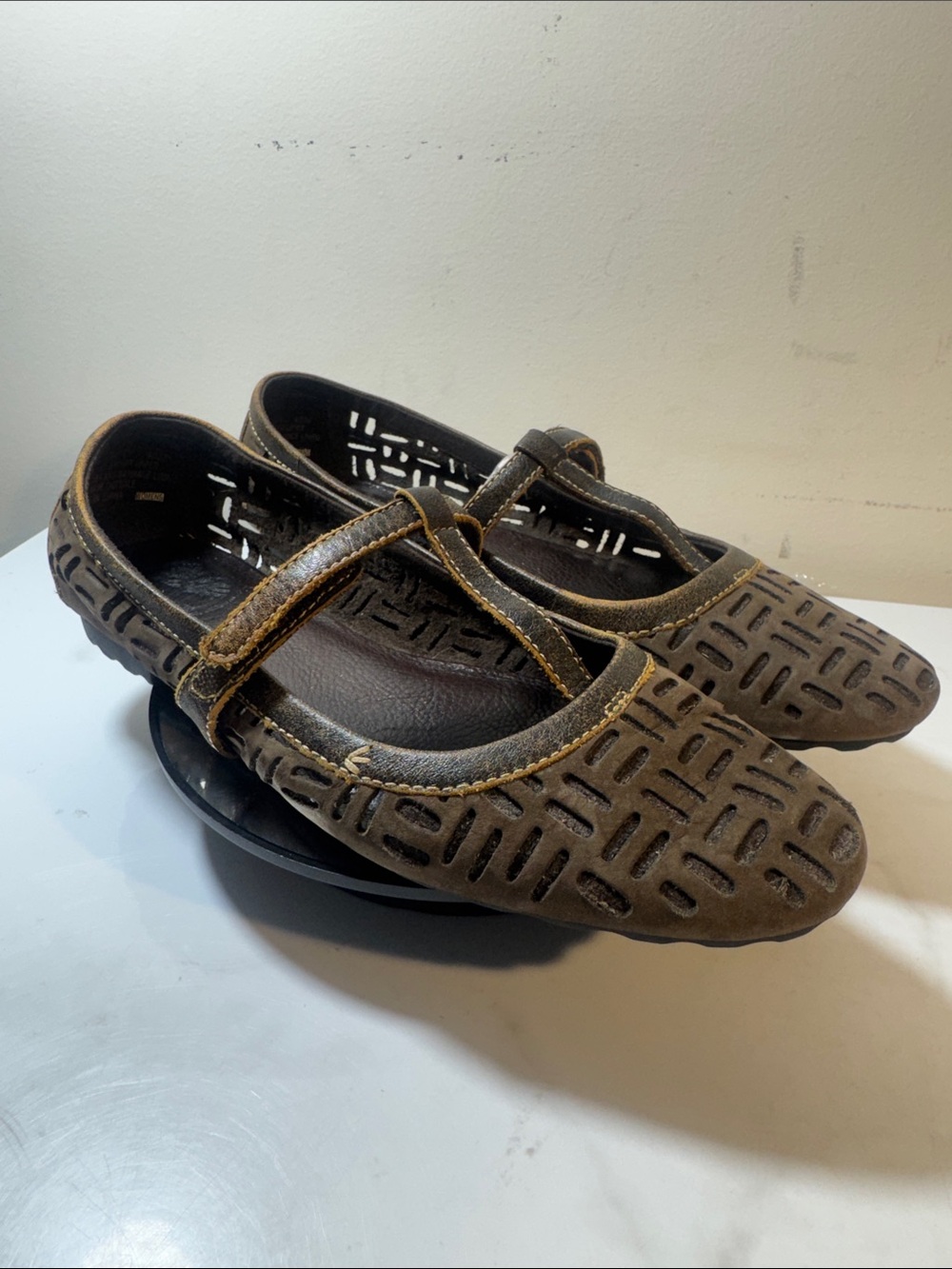 🚫SOLD🚫Timberland Brown Laser-Cut Mary Jane Flats - Women’s Size 8W - Picture 2 of 10